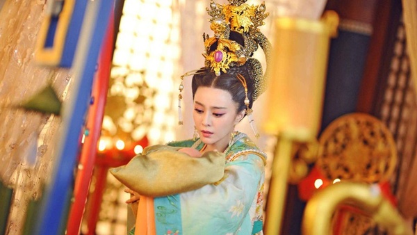 回顧范冰冰、李晨定情作《武媚娘傳奇》！15套造型少女~女帝，光頭、老妝都能駕馭