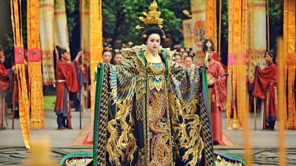 回顧范冰冰、李晨定情作《武媚娘傳奇》！15套造型少女~女帝，光頭、老妝都能駕馭