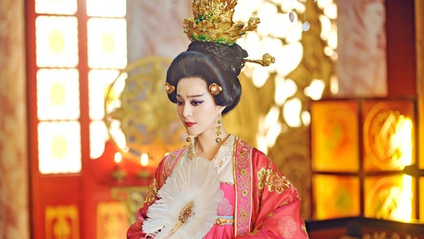 回顧范冰冰、李晨定情作《武媚娘傳奇》！15套造型少女~女帝，光頭、老妝都能駕馭