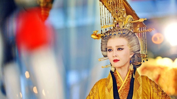 回顧范冰冰、李晨定情作《武媚娘傳奇》！15套造型少女~女帝，光頭、老妝都能駕馭