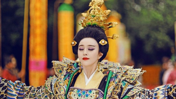 回顧范冰冰、李晨定情作《武媚娘傳奇》！15套造型少女~女帝，光頭、老妝都能駕馭