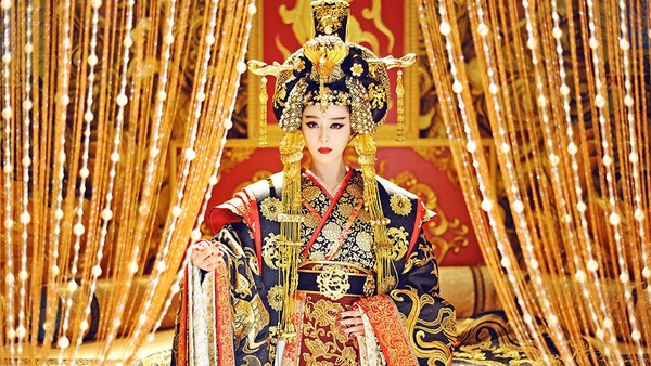 回顧范冰冰、李晨定情作《武媚娘傳奇》！15套造型少女~女帝，光頭、老妝都能駕馭