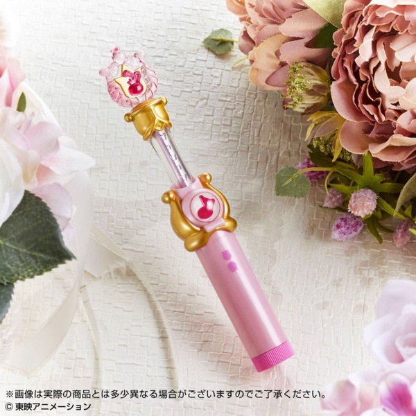 小魔女DOREMI紀念版「貝貝魯多波龍」＆「花邊波龍」唇膏上市，跟著小魔女一起變身吧！
