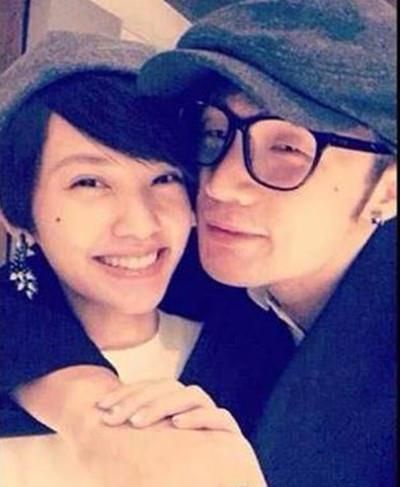 楊丞琳、李榮浩領證結婚啦！結婚證件照笑開花甜到爆～五年戀情大回顧，原來他們是這樣交往的！