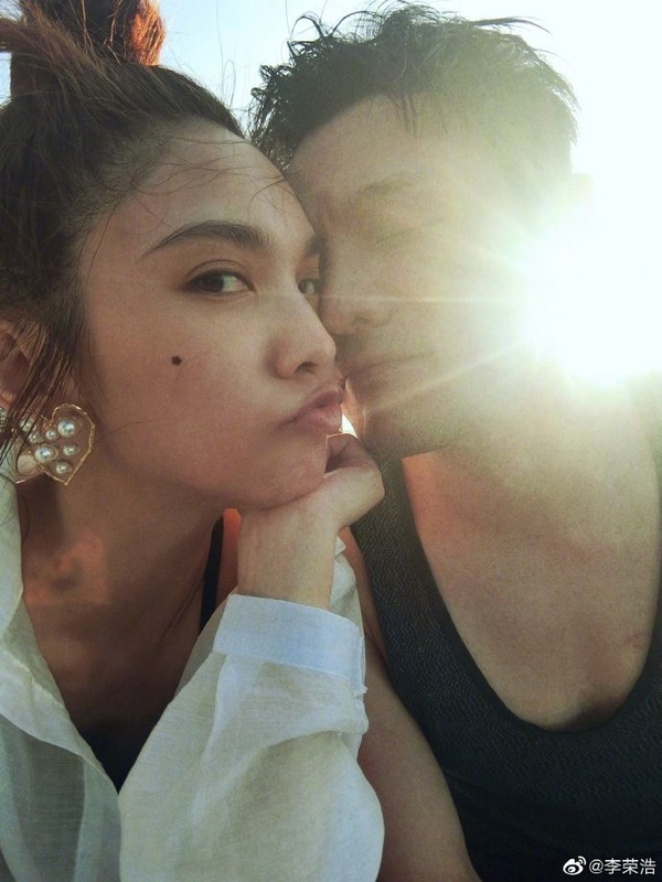楊丞琳、李榮浩領證結婚啦！結婚證件照笑開花甜到爆～五年戀情大回顧，原來他們是這樣交往的！
