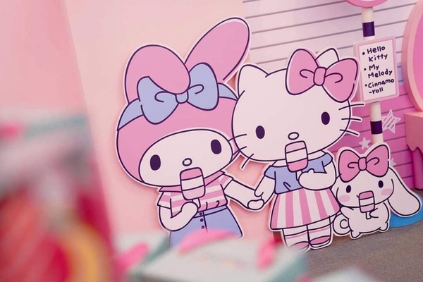 Hello Kitty快閃店進攻新竹！粉嫩佈景＆45周年紀念娃娃，今年暑假絕對不能錯過～