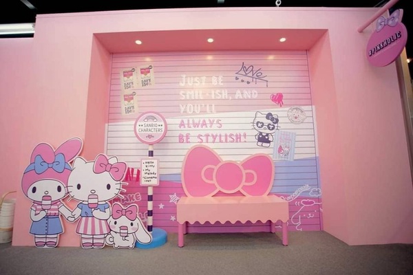Hello Kitty快閃店進攻新竹！粉嫩佈景＆45周年紀念娃娃，今年暑假絕對不能錯過～