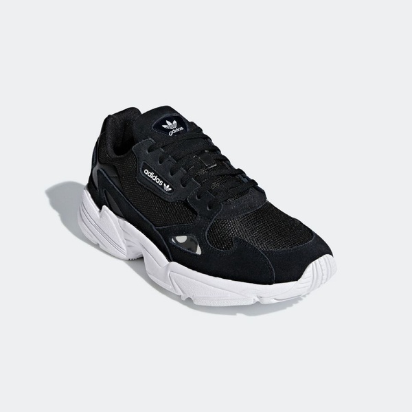 Adidas Originals「復古玫瑰粉、全白Magmur老爹鞋」今夏必收!夏日繽紛新色讓你穿著走！