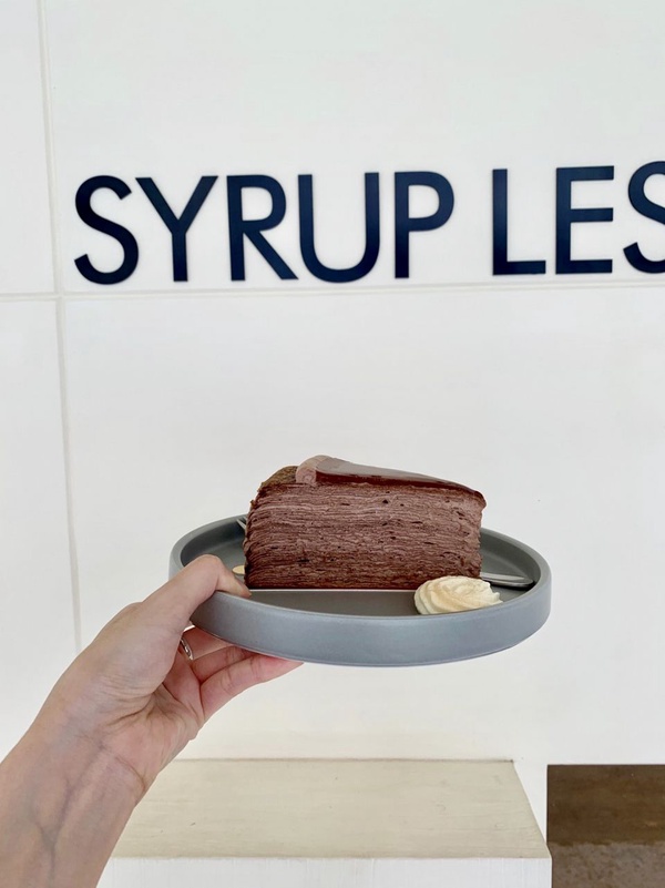 人氣網購千層蛋糕「稍甜syrupless」實體店開幕！水果千層蛋糕、韓風舒適空間，絕對要來朝聖！