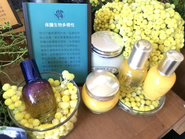 「L’OCCITANE普羅旺斯夏日花園」快趁周末衝一波快閃店，還有免費自動販賣機可以玩~