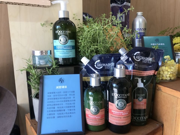 「L’OCCITANE普羅旺斯夏日花園」快趁周末衝一波快閃店，還有免費自動販賣機可以玩~