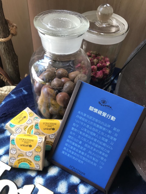 「L’OCCITANE普羅旺斯夏日花園」快趁周末衝一波快閃店，還有免費自動販賣機可以玩~