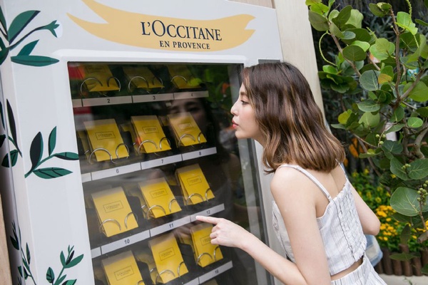 「L’OCCITANE普羅旺斯夏日花園」快趁周末衝一波快閃店，還有免費自動販賣機可以玩~