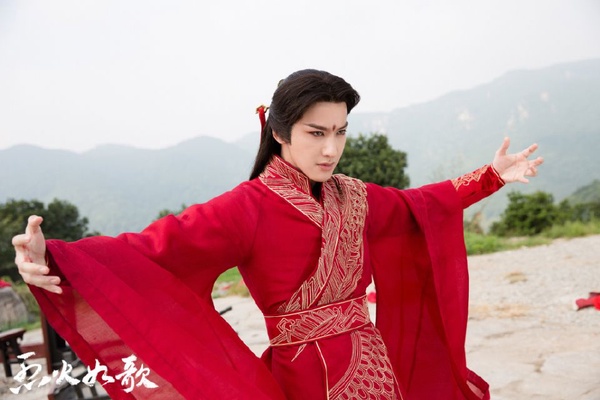 楊冪、張彬彬《暴風眼》劇照曝光！盤點楊冪公司力捧9位男星，張彬彬紅了他卻不紅