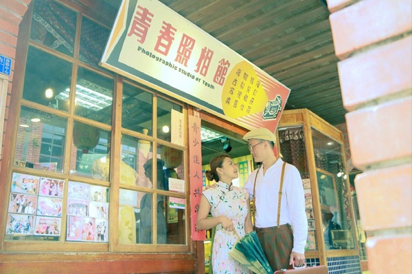 復古照相館正夯！穿越古歐洲、日治、民國初年時代的復古風格，閨蜜、情人一起拍都適合！