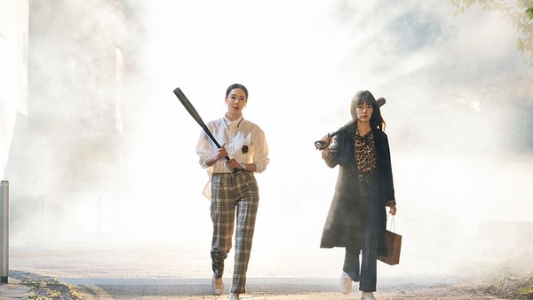 《德魯納》IU拿長槍帥炸！韓劇9位霸氣女主經典場面，朴信惠、朴寶英變小太妹