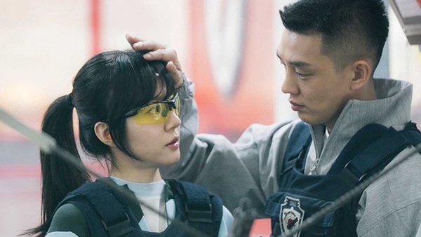《德魯納》IU拿長槍帥炸！韓劇9位霸氣女主經典場面，朴信惠、朴寶英變小太妹