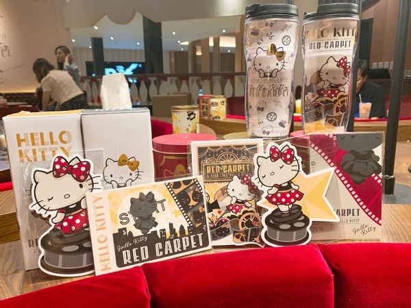 Hello Kitty餐廳「夏季限定套餐」，冰淇淋銅鑼燒甜蜜必嚐，點餐還送隨行杯！