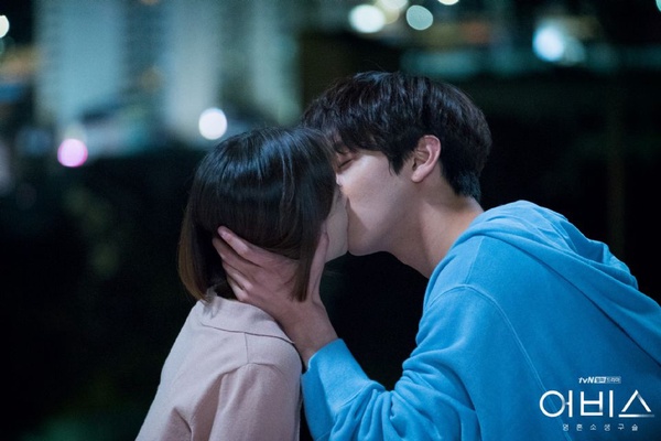 《德魯納》IU大他5歲、《丘海昤》差6歲，這7部韓劇全是「姊弟配」，最後一對竟然整整相差13歲
