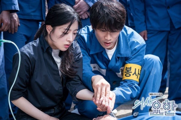 10位韓國男星穿上醫師袍！《金師傅3》安孝燮依舊帥、李棟旭禁慾，李鍾碩被拖垮顏值？