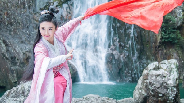 李沁新戲《誅仙》挑戰楊紫經典角色！回顧《青雲志》10美人榜單，楊紫美過趙麗穎