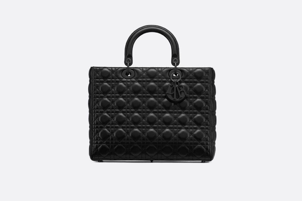 Dior「極致霧黑系列」16款單品價格公開，Lady Dior、馬鞍包、DIORAMA等經典包款，通通化身暗黑系！