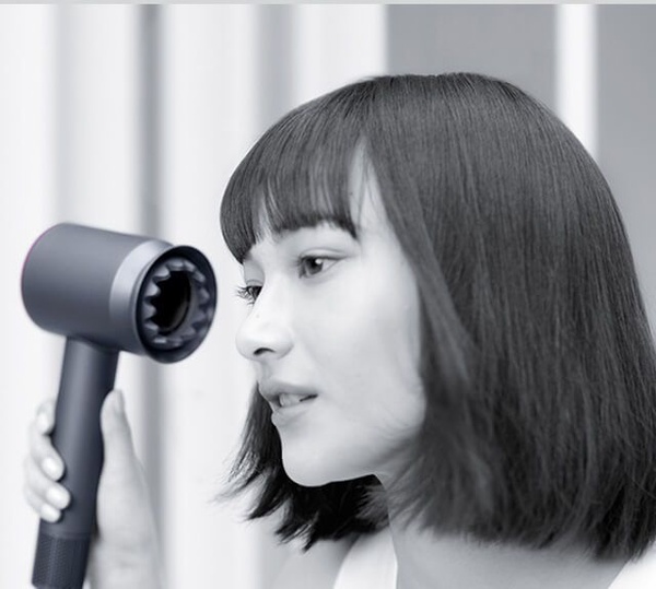 日本Panasonic推出「EH-NA0B水離子吹風機」，吹完頭髮超保水，這3款抗熱護髮吹風機也是本季必買！
