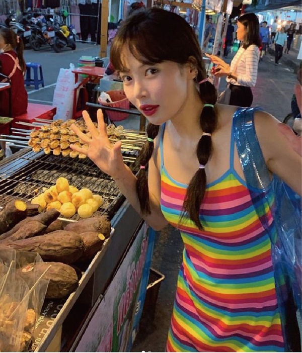 Blackpink Lisa、泫雅「編髮」超萌逆襲！除了包頭、半丸子頭，雙麻花辮更是搶眼！加碼女神編髮教學