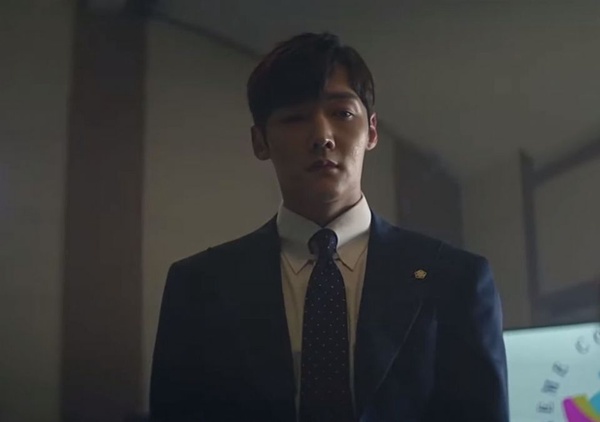 《Justice》崔振赫幫性侵犯辯護超冷血！8位男星演反派，金材昱演殺人魔又攻又撩，比「館長」還紅