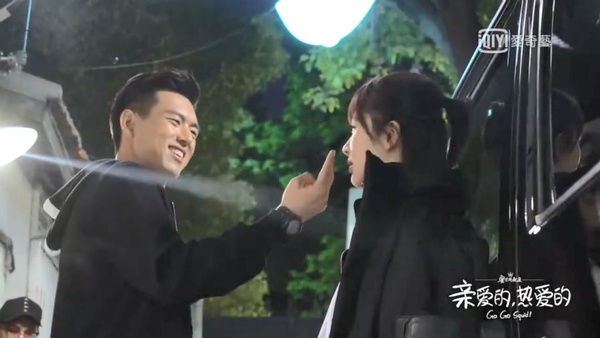《親愛的熱愛的》花絮曝光，李現萌成3歲小孩！移動麥霸、貓系男友，和楊紫相愛相殺超可愛