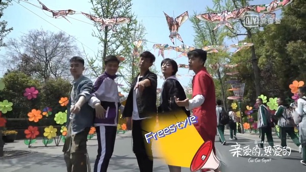《親愛的熱愛的》花絮曝光，李現萌成3歲小孩！移動麥霸、貓系男友，和楊紫相愛相殺超可愛