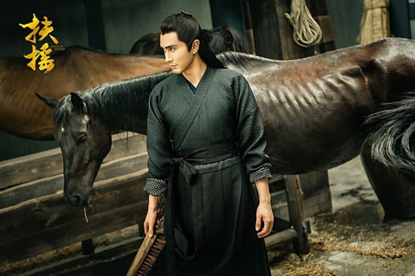 《陳情令》肖戰把黑衣穿成經典！陸劇10位古裝黑衣美男，鄧倫、李易峰魔化帥炸
