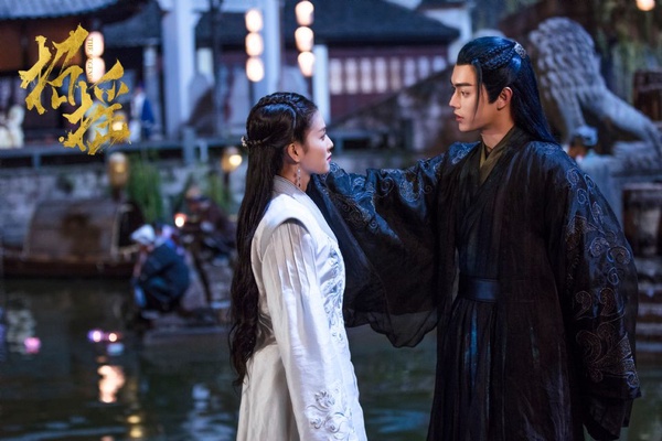 《陳情令》肖戰把黑衣穿成經典！陸劇10位古裝黑衣美男，鄧倫、李易峰魔化帥炸