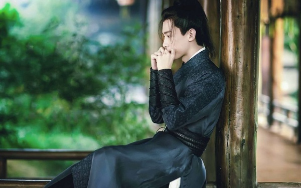 《陳情令》肖戰把黑衣穿成經典！陸劇10位古裝黑衣美男，鄧倫、李易峰魔化帥炸