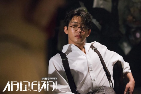 10位韓星眼鏡造型，《他人即地獄》李棟旭像腹黑牙醫，劉亞仁、李鍾碩變「斯文敗類」，又欲又撩