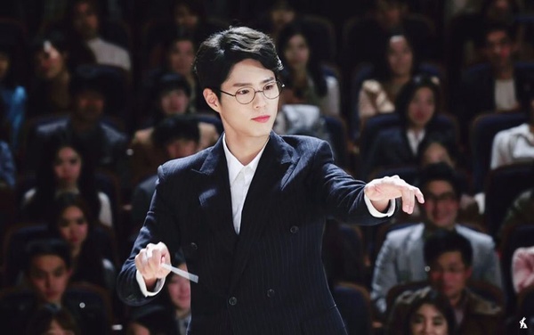 10位韓星眼鏡造型，《他人即地獄》李棟旭像腹黑牙醫，劉亞仁、李鍾碩變「斯文敗類」，又欲又撩