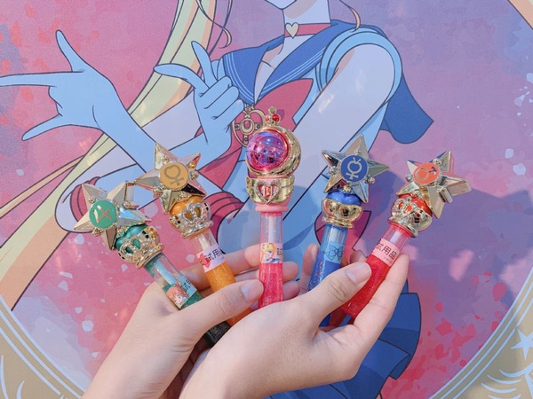 約閨蜜一起重溫少女時期！「美少女戰士夢幻世界」期間限定快閃活動，還有春水堂聯名美戰限定版珍奶！