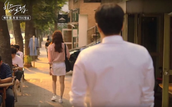 《18歲的瞬間》邕聖祐替金香起擋雨超唯美，7部青春劇的心動瞬間，第2、3對初戀感滿滿，甜到爆炸！