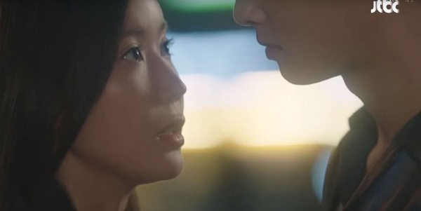 《18歲的瞬間》邕聖祐替金香起擋雨超唯美，7部青春劇的心動瞬間，第2、3對初戀感滿滿，甜到爆炸！