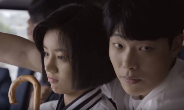 《18歲的瞬間》邕聖祐替金香起擋雨超唯美，7部青春劇的心動瞬間，第2、3對初戀感滿滿，甜到爆炸！
