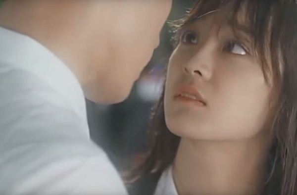 《18歲的瞬間》邕聖祐替金香起擋雨超唯美，7部青春劇的心動瞬間，第2、3對初戀感滿滿，甜到爆炸！