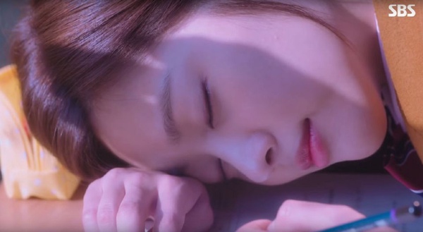 《18歲的瞬間》邕聖祐替金香起擋雨超唯美，7部青春劇的心動瞬間，第2、3對初戀感滿滿，甜到爆炸！
