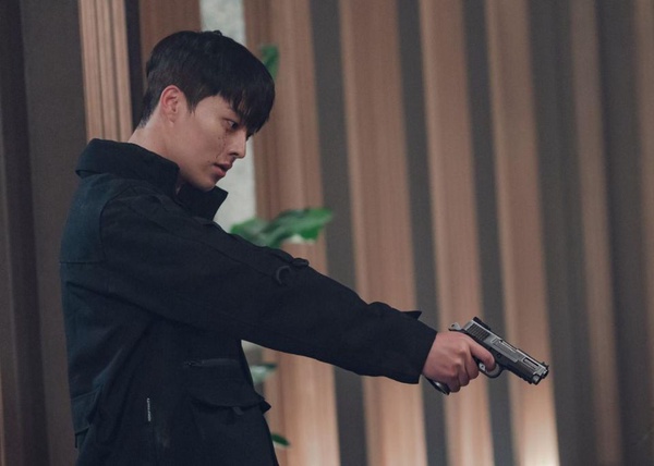 《Watcher》徐康俊父母當面慘死，韓劇7個悲慘男主，張基龍慘過「萬年孤兒」李鍾碩，成為虐心No.1