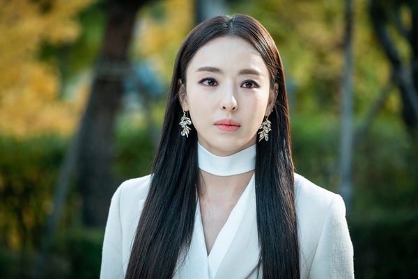 《德魯納酒店》IU演高傲社長暴紅，8部韓劇傲嬌女，李多熙、金智媛的反轉演技，人氣比女主還高