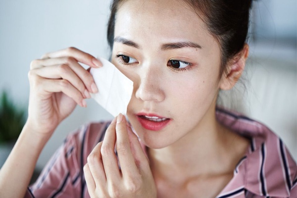 清粉刺必備工具解析！一次了解粉刺夾、粉刺針和粉刺棒差異，讓「開放性與閉鎖性粉刺」通通慢走不送～