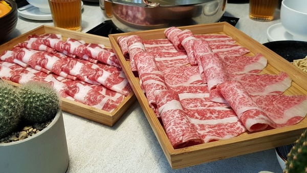 台北東區火鍋推薦！「Cacti肉滿堂」日本直送海膽飯＆蛤蜊爆炸多的「經典卜卜鍋」絕對必吃～