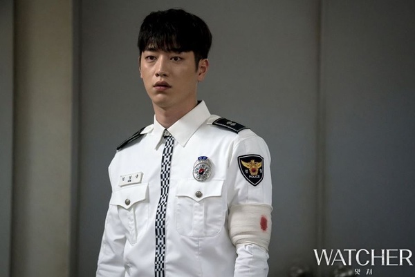 11位韓星警察造型，《Watcher》徐康俊上演「制服誘惑」，丁海寅、安宰賢微笑偷走少女心，只有第8位像亂入