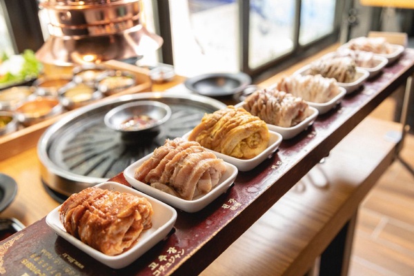  「八色烤肉二代店」全面升級，推出夢幻肉品，烤盤升級肉質更清爽不油！