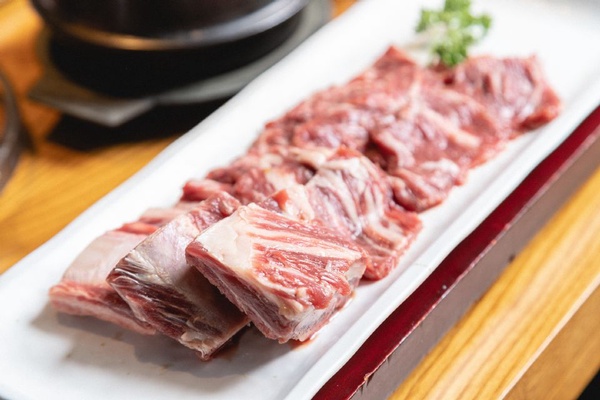  「八色烤肉二代店」全面升級，推出夢幻肉品，烤盤升級肉質更清爽不油！