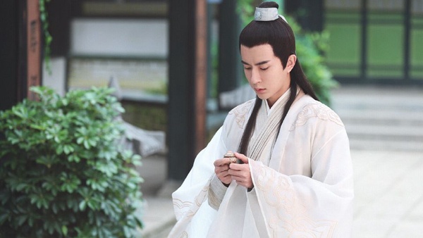 《陳情令》王一博穿白衣古裝美過女星！12位白衣男神，宋威龍仙、于朦朧美，羅雲熙穿成經典